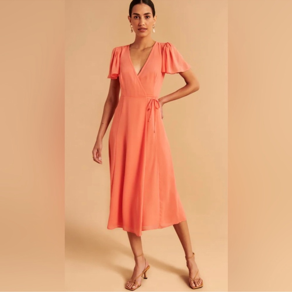 New with tags A&F coral wrap sun dress. Never worn. Great summer staple. ☀️